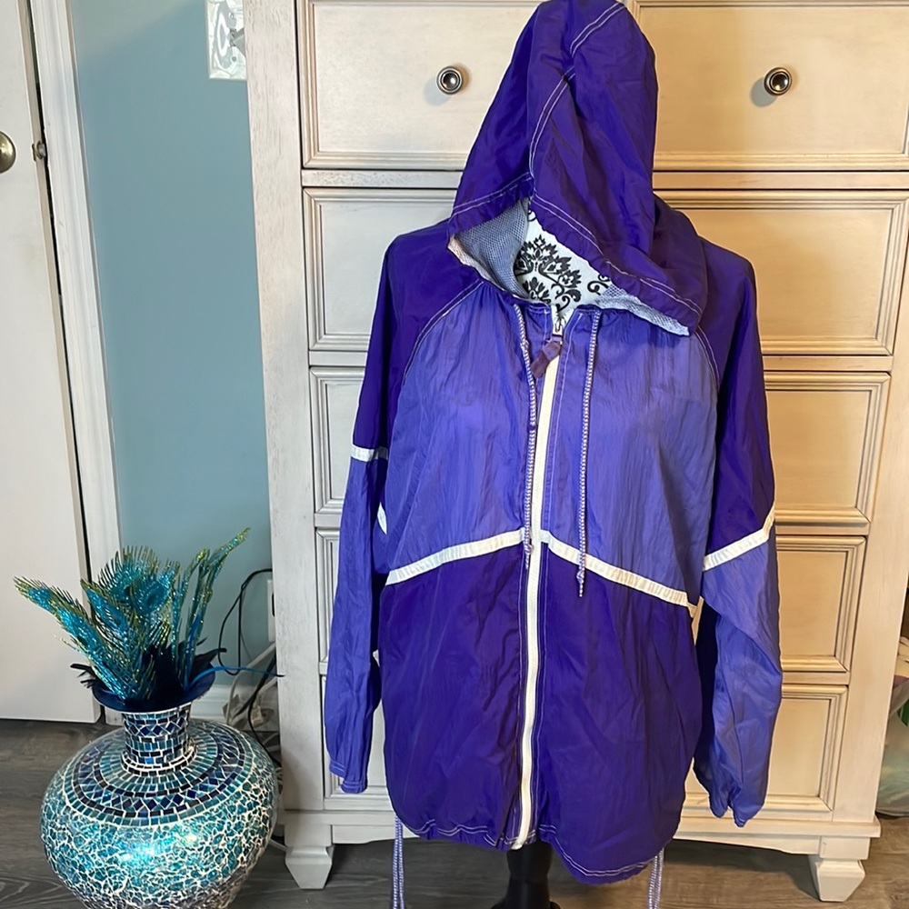 Vintage Jacques Moret Windbreaker size L/Xl 100% Nylon full Zip purple